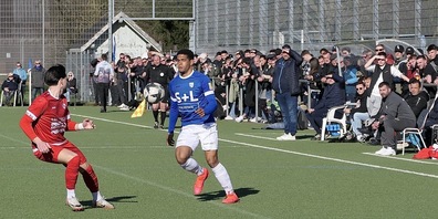 Kevin Egbon (rechts) entschied die Partie in Bazenheid mit seinem Treffer in der fünften Minute der Nachspielzeit. (Archivbild)