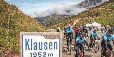 Der Radsport-Anlass Klausen-Monument steht allen offen und ist kostenlos: Ankunft auf der Passhöhe
