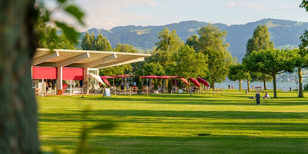 Durch den stark verregneten Saisonstart kamen die Badegäste erst gegen Mitte Saison auf ihre Kosten – auch im Strandbad Stampf in Jona.