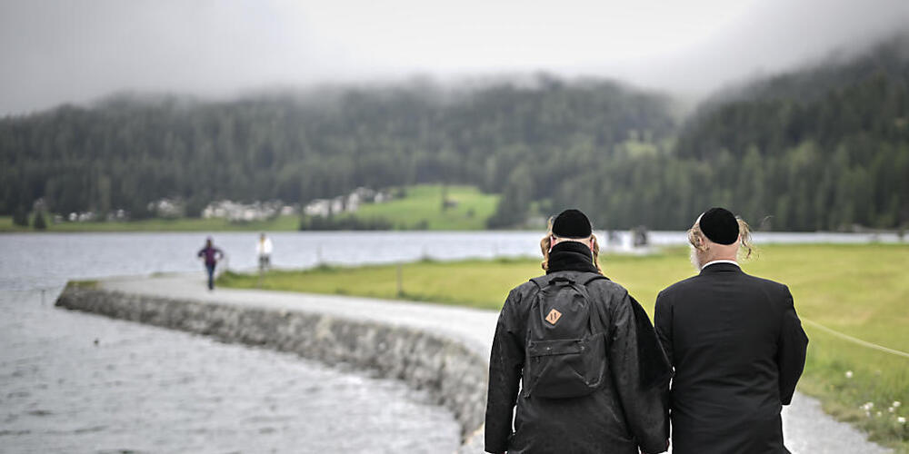 Zwei Asylbewerber griffen im August einen Juden in Davos an. Jetzt fordert die SVP eine härtere Gangart im Asylwesen. (Archivbild)