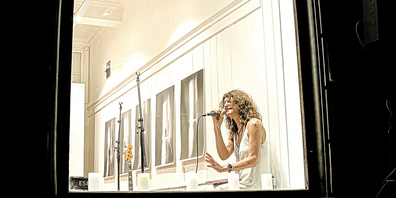 Das Marcella Artfacts in Hallau ist wieder fixer Bestandteil der Museumsnacht. Unter anderem performt die Liedermacherin Sonix im Hallauer Kulturhaus.