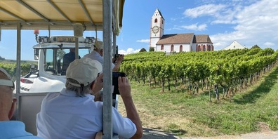 Prächtiges Wetter und wunderbare Reiseziele wie die Kirche St. Moritz in Hallau - wenn Gossauer Männersportler reisen...