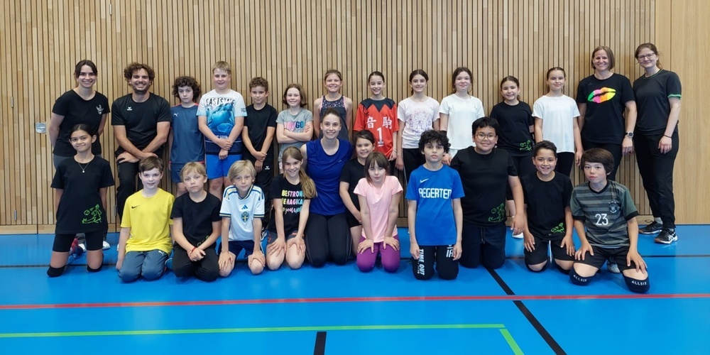 Julie Lengweiler (vorne, Mitte) begeisterte bei den Trainings alle.