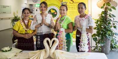 Im Würensaal des Pflegezentrums Dietenrain werden unter anderem traditionelle thailändische Tanzformen vorgetragen.