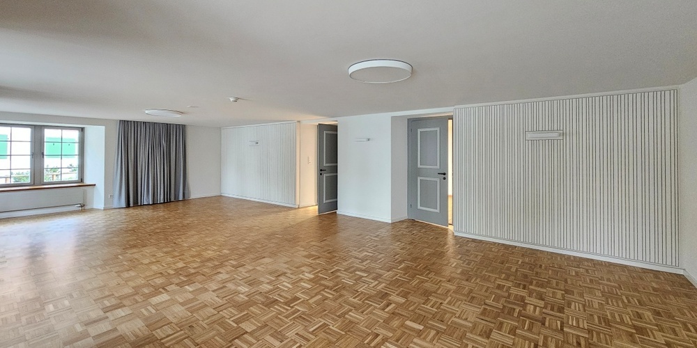 Diesen grossen Raum baute die Gemeinde so um, dass er sich speziell für Musikunterricht eignet – unter anderem durch akustische Anpassungen.