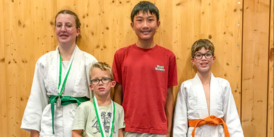 Für die guten Leistungen der Kreuzlinger Judokas gibt es Medaillen. 