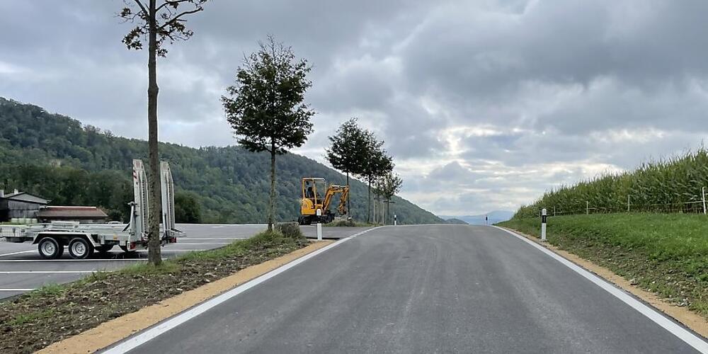 Die neu sanierte Strasse am Staffeleggpass auf Gemeindegebiet von Densbüren AG und Thalheim AG.
