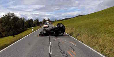 Am Auto entstand Totalschaden. 