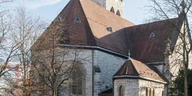 Die Kirche Wipkingen soll als Erweiterung der Schule Waidhalde dienen - der Gemeinderat der Stadt Zürich hat den Umbaukredit genehmigt.