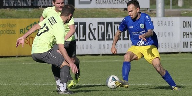 Ogun Hot (rechts): Mann es Spiels aus Sicht der Diepoldsauer. Zuerst stellte er mit einem Doppelpack den Gleichstand, dann verschoss er in der Nachspielzeit einen Penalty. (Archivbild)