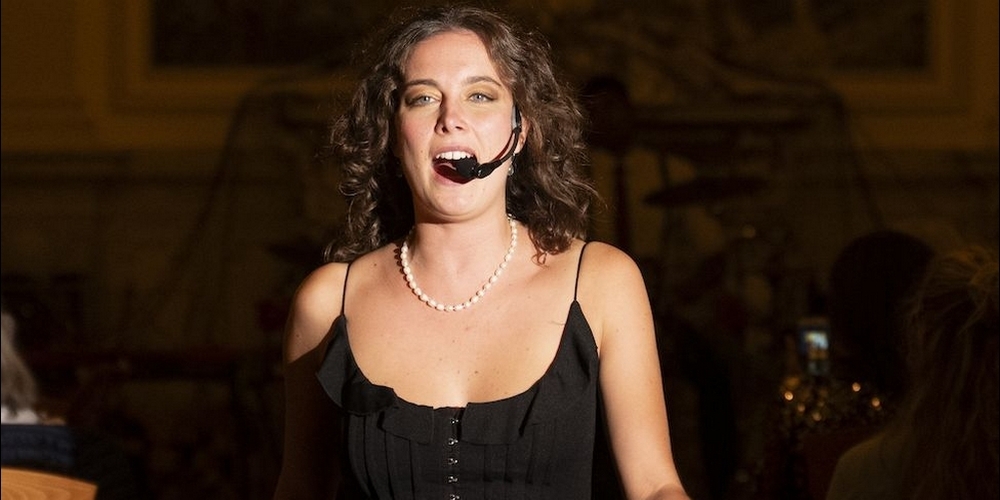 Die Engadiner Profi-Musikerin und Sängerin Cinzia Regensburger ist musikalische Leiterin des Jubiläumsprogramms