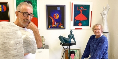 Peter Gasser (l.) und Ernesto Ghenzi stellen im ArtCorner des Bildhauerateliers an der Spinnereistrasse in Rapperswil aus.