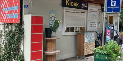 Die unbekannte Täterschaft verschaffte sich gewaltsam über ein Schiebefenster Zutritt zum Rezeptions-Gebäude und brach eine Kasse auf.