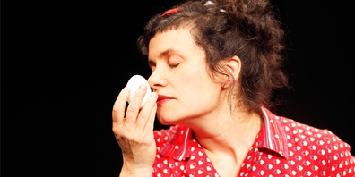 Mit «Der Sonnenwecker» bringt Alexandra Frosio Erzähltheater für die ganze Familie ins rotfärbli in Uznach.