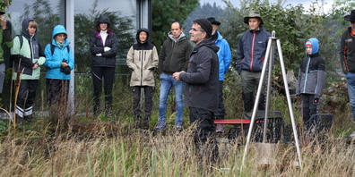 Naturgärtner Patrick Reck erklärte am Pro Riet-Kurs, wie wichtig Wasserlebensräume für die Artenvielfalt sind.