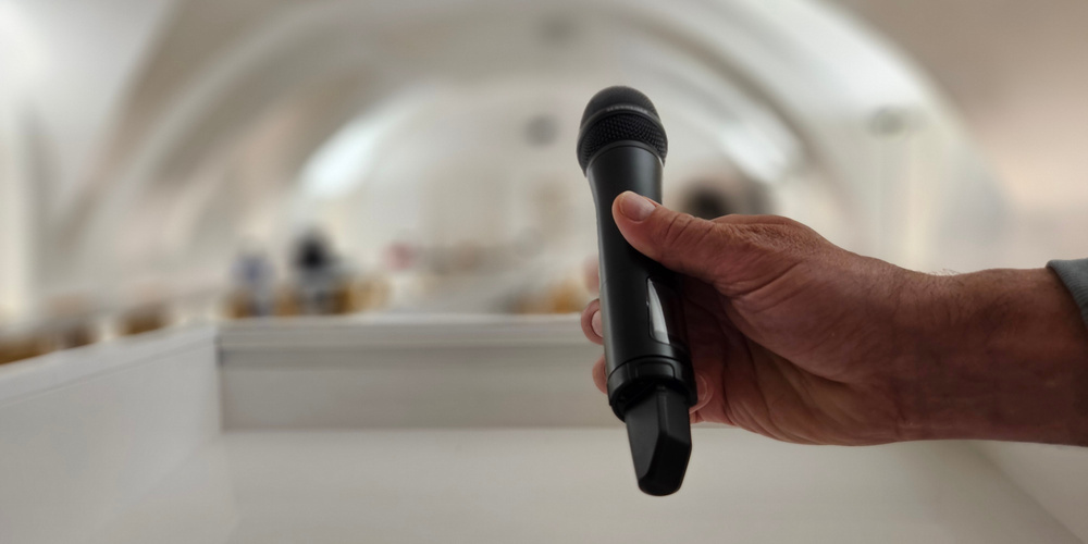 Bei der Podiumsdiskussion geht es um religiöse Provokationen und politische Debatten.