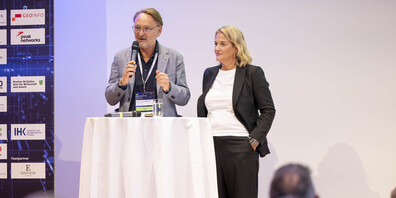 Die Organisatoren der Digital Conference Ostschweiz 2024: LEADER-Verleger Natal Schnetzer und IT-rockt-Geschäftsführerin Eva De Salvatore