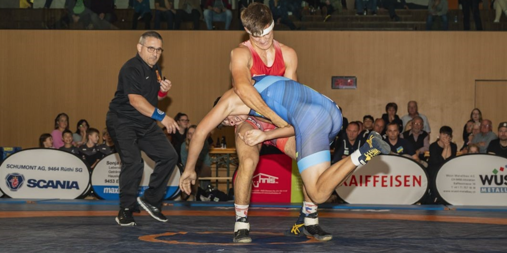 Bild aus der vergangenen Saison: Maurus Zogg (rot) gewinnt gegen Colin Brunner