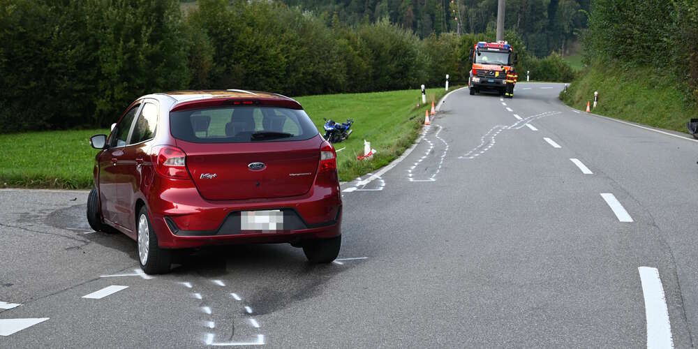 Der verletzte Töfffahrer wurde ins Spital geflogen.