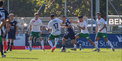 Der FC Kreuzlingen duelliert sich im Spiel gegen den FC Uzwil und gewinnt die Partie.