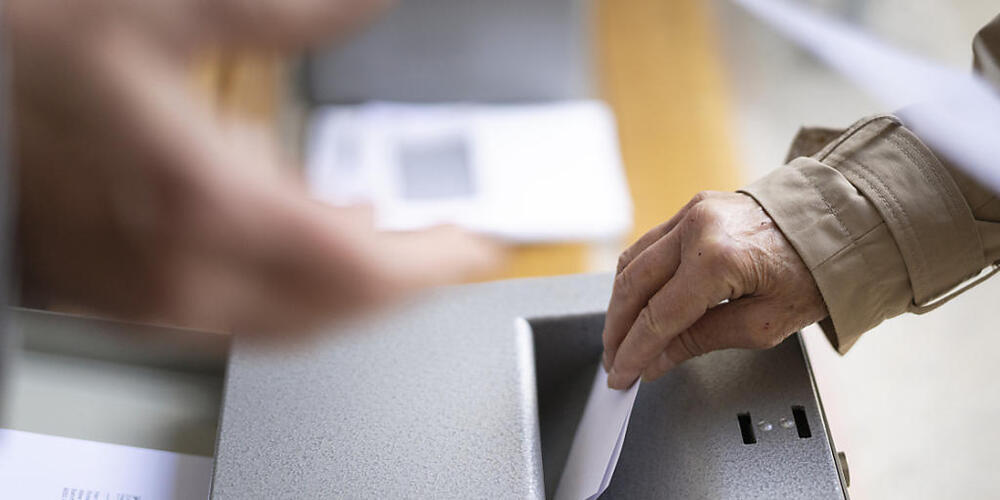 Die Wahlberechtigten von Wil SG bestätigten Hans Mäder (Mitte) als Stadtpräsidenten. (Archivbild)