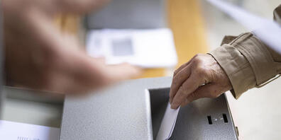 Die Wahlberechtigten von Wil SG bestätigten Hans Mäder (Mitte) als Stadtpräsidenten. (Archivbild)