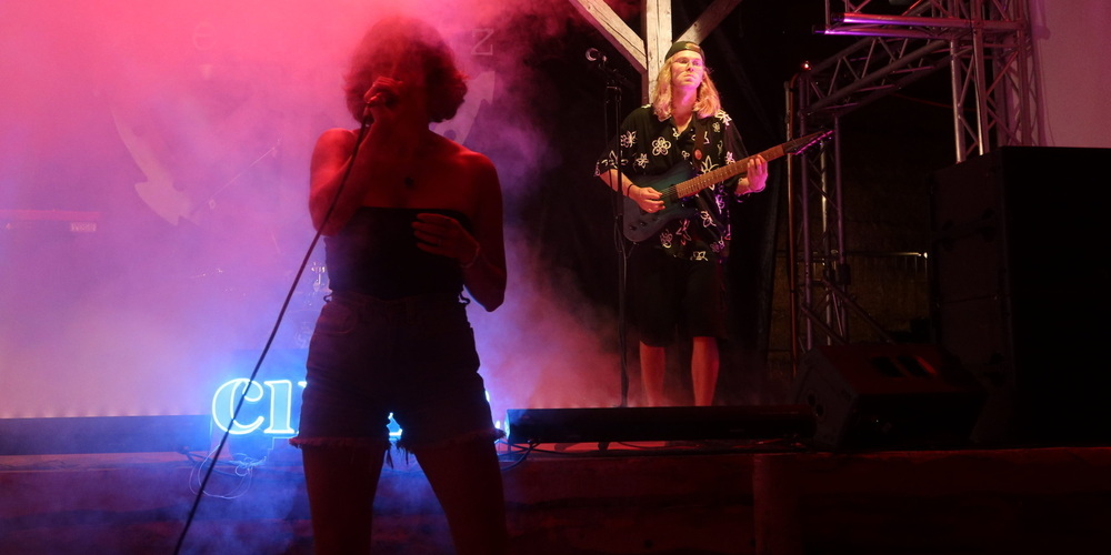 Musikerin Cinzia.