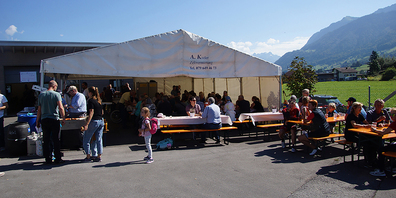 Bei schönstem Spätsommerwetter genossen die vielen Besucherinnen und Besucher die Gratisverpflegung.