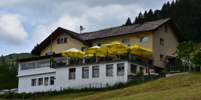 Die Wirte sind zufrieden, dass sie wieder Gäste bedienen können, sehnen sich aber wie Jeannette Kölbli vom Restaurant Oberhof in Innerthal danach, bald wieder normal arbeiten zu können.