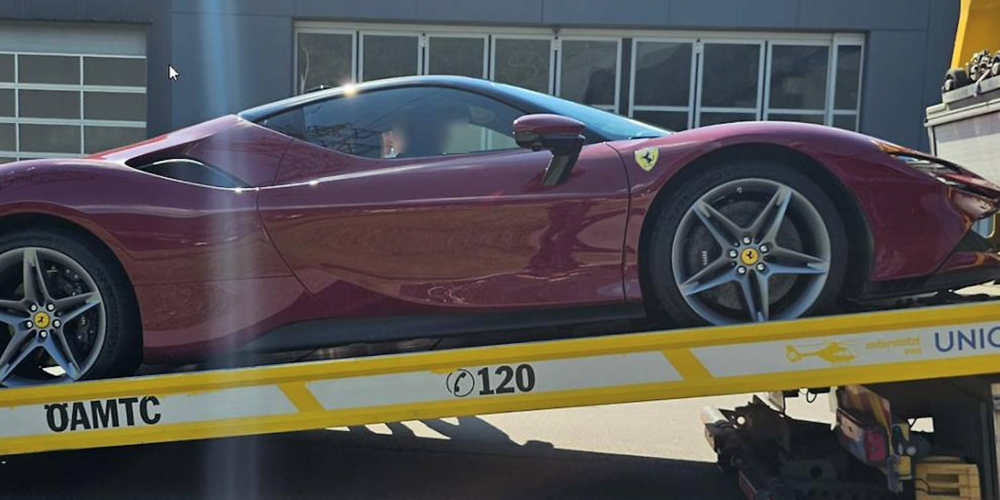 Der Ferrari wurde als «Corpus delicti» bei der Geschwindigkeitsübertretung von der Polizei einbehalten