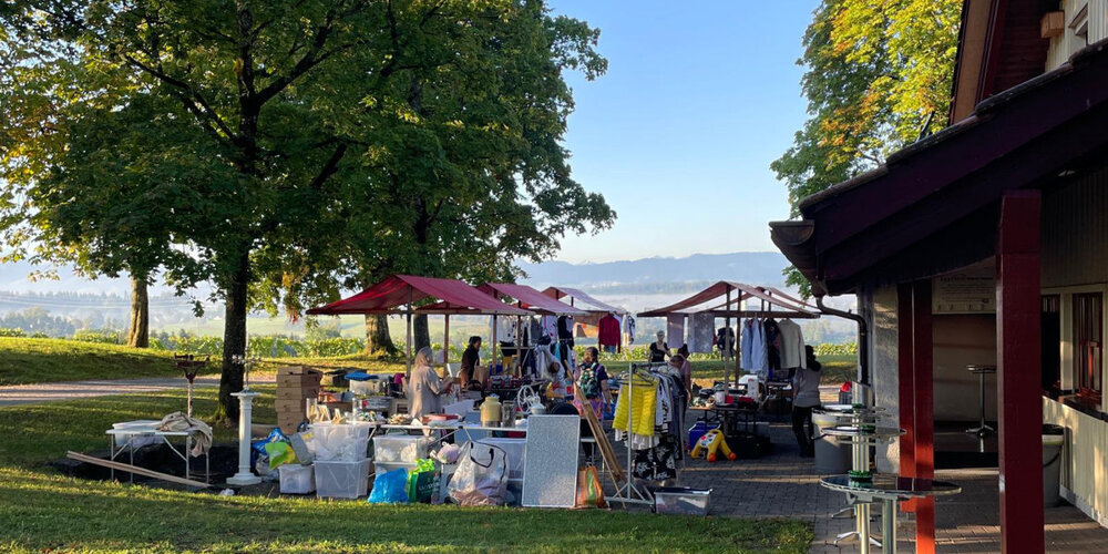 Bereits um 7 Uhr begann das Aufstellen der Stände in der Altrüti.