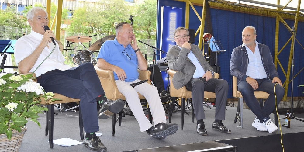 So geht Vernetzung: Tennis-Promotor Alfred Meili, Swiss-Tennis-Präsident René Stammbach, alt Stadtrat und Kinderspital-Förderer Martin Vollenwyder sowie Zürichs Schul- und Sportminister Filippo Leutenegger (v. l.). 