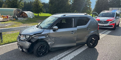 Der demolierte Unfallwagen.