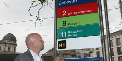 Er hat sich sofort als Bestsellerautor etabliert: der ehemalige Banker Andreas Russenberger. Hier befindet er sich am Bellevue, das auch Namensgeberin seines neusten Kriminalromans ist: «Bellevue».  