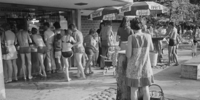 Es war anders, es war lustiger. Ein historisches Bild aus der Badi Katzensee von 1973.