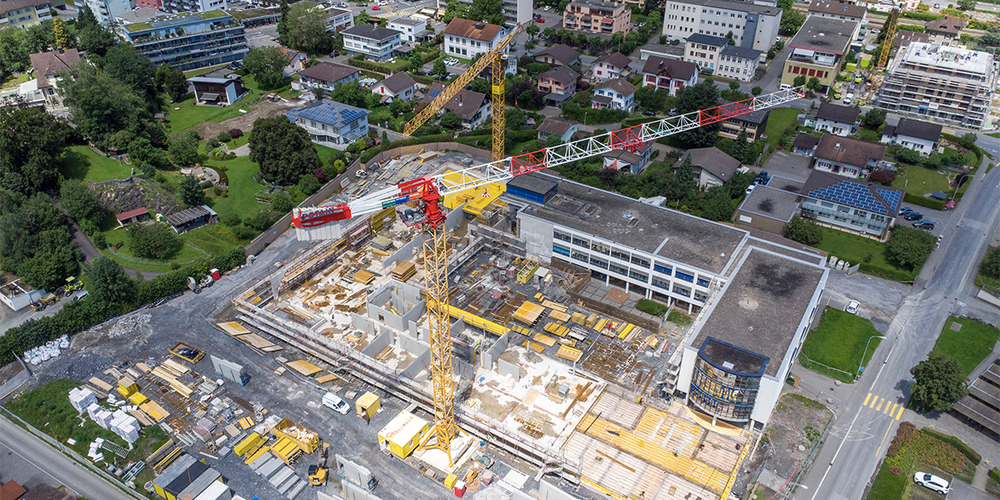 Die Polizei hat bei einer Kontrolle auf der Kanti-Baustelle in Sargans vier Arbeiter ohne Arbeitsbewilligungen festgenommen. (Archivbild Sardona24)