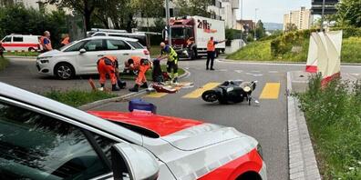Ein 16-jähriger Motorroller-Fahrer verletzte sich in Opfikon schwer.
