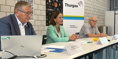 Regierungsrätin Denise Neuweiler, Beat Brüllmann, Chef des Amtes für Volksschule Iinks), und Hans Rudolf Stör, Präsident der Volksschulgemeinde Region Diessenhofen, informierten über die aktuellen Entwicklungen in der Thurgauer Volksschule.