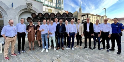 Das OK posiert mit den Königspartnern Migros, Die Mobiliar, Max Müller AG, Raiffeisen und Schützengarten.