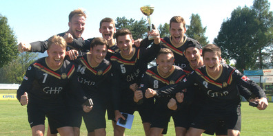 Team Deutschland 2 stemmte in der Eliteklasse der Männer den Pokal in die Höhe.