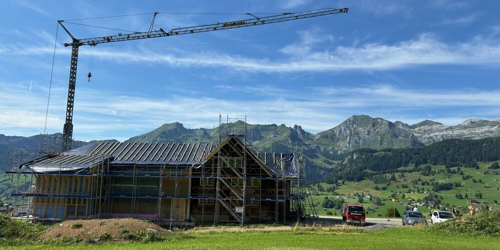 Die Aufrichte des Jennyhauses fand am Freitag statt.