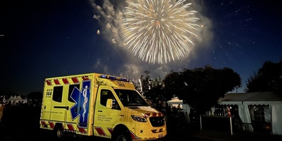 Dank der geringen Anzahl Vorfälle blieb sogar Zeit, den Rettungswagen von Regio 144 mit dem Feuerwerk in gutes Licht zu rücken.