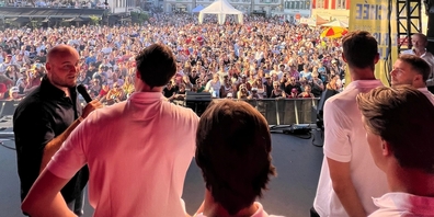 Viel Publikum und gute Stimmung bei der Lakers-Mannschaftspräsentation auf der Radio Zürisee Bühne am Seenachtfest Rapperswil-Jona.