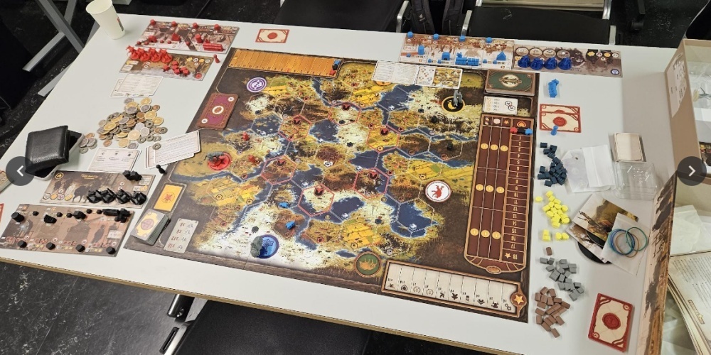 Freunde von Kennerspielen und Brettspielen sind am Spieletag herzlich willkommen.