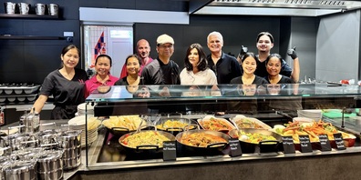 Das Team der Himmapan Lodge am Stadthofplatz verwöhnt mit authentischen Thai-Spezialitäten.