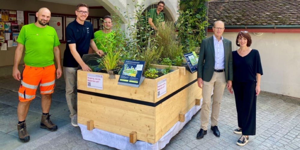 Andrea Spycher (Stadträtin Umwelt und Infrastruktur), Max Suter (Generalagent Die Mobiliar), Thoms Kuhn (Leiter Umwelt), Heinz Führer (Leiter Grünraum), Raffael Känzig (Projektleiter Hunziker Betatech), Reto Bütikofer (Mitarbeiter Forstwerkof) (v.r.n.l)