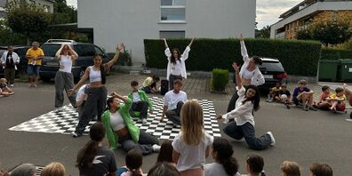 Diese Performance der Showgruppe begeisterte die Festbesucherinnen und -besucher.