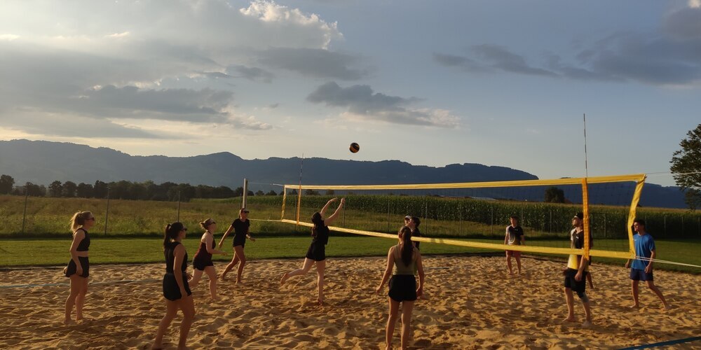 Während der letzten Sonnenstunden kämpften die Rheintaler Turnvereine im Beachvolleyball gegeneinander.