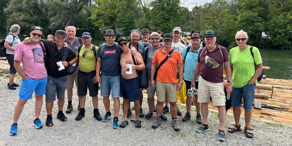 Die Männer genossen das Abenteuer auf der Isar.