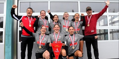 Die Kreuzlinger Faustballerinnen sind Schweizermeister in der NLB und 1. Liga.